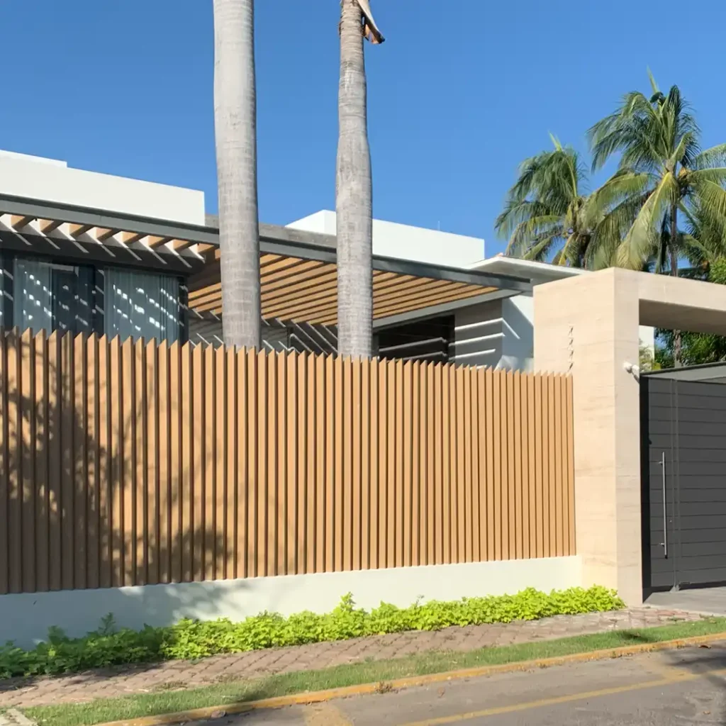 Reja de casa hecha de polimadera